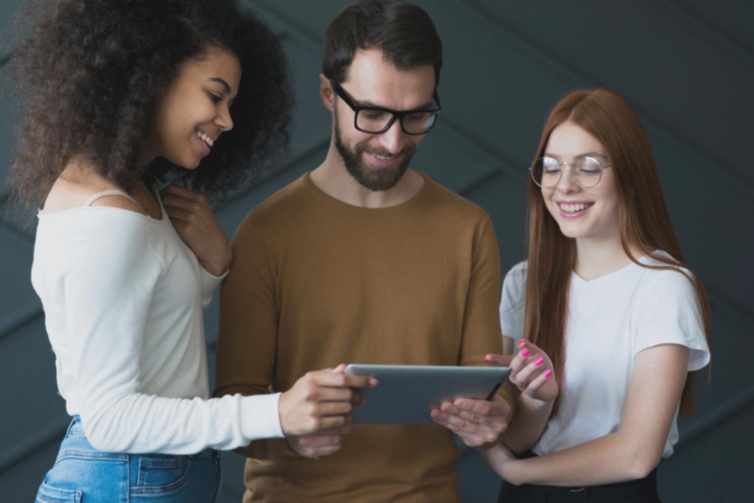 Análisis financiero con gráficos y datos de mercado